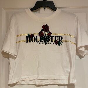 🔴3/$10🔴Hollister XS cropped tee in like new condition